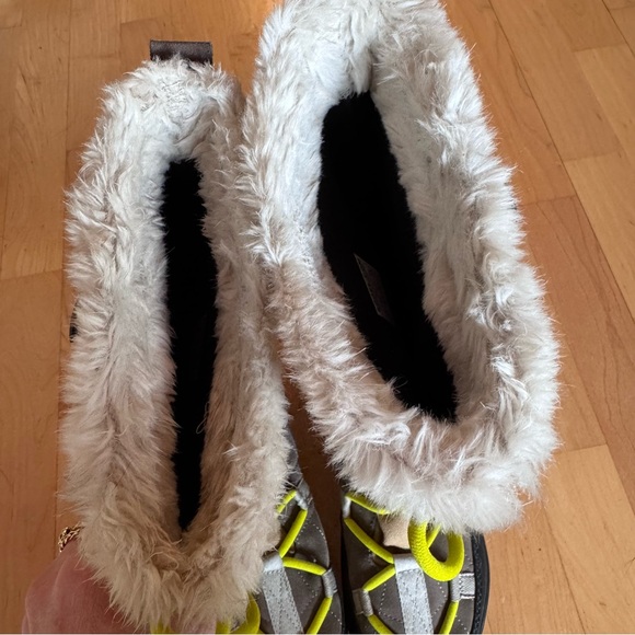 Like new- Sorel Glacy Tall Explorer Boot - Picture 5 of 8